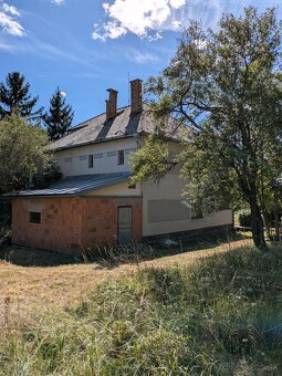 Predaj rodinného domu na polosamote s veľkým pozemkom - 4