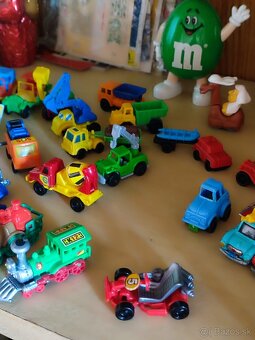 Kinder hračky 3 - 4