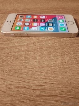 iPhone SE 1.generacie 2016 / 64GB Silver Pekný stav - 4
