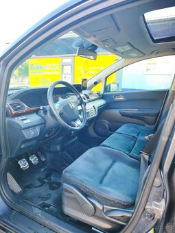 Honda FR-V - 4