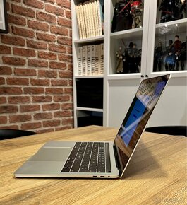 Apple MacBook Pro 13” Silver 2017 - 4