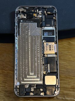 iPhone 5s bez batérie - 4
