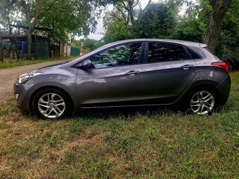 Hyundai i30 hatchback 1.4 diesel 66kw 2013 2014 šedá metalíz - 4
