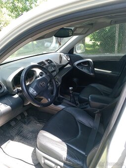 Rozpredám Toyota rav4 2.2 dcat - 4