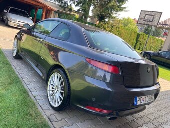 Alfa romeo GT - 4