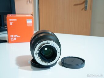 Sony FE 85mm f/1.8 (Full Frame, E-Mount) - 4