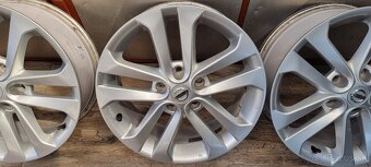 Predám originál Nissan Juke elektrony 5x114,3 R17 Rozmer: 7J - 4