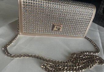 Kabelky guess - 4