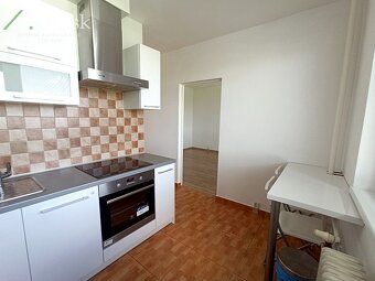 3-IZBOVÝ BYT S LOGGIOU - KUKUČÍNOVÁ, STROPKOV - 4