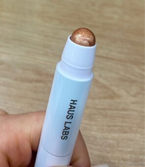 Haus Labs highlighter - 4