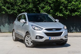 Hyundai ix35 2.0 CRDi VGT Premium 4x4 A/T Strieborná - 4