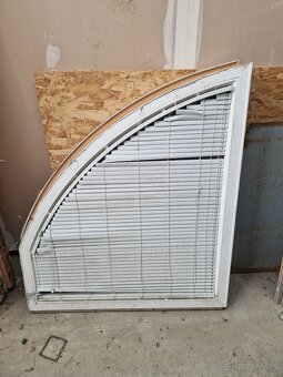 Plastová okna oboustranná (bílá/dřevo) + síťky - 4