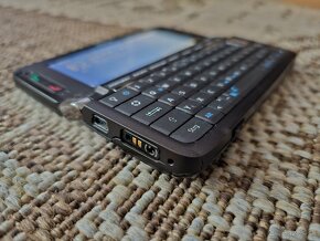 Nokia E90 communicator - 4