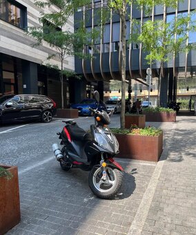 Exkluzívny Skuter 125ccm Pro, 2011 a najazdených 15 000 km - 4