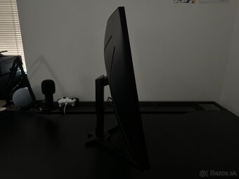 Herný Monitor // 32" AOC C32G2ZE/BK Gaming - 4