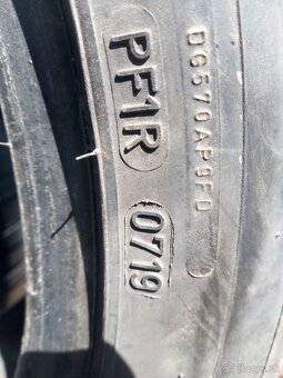 225/45R17 - 4