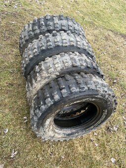 Predám teréne pneu 215/80r15 - 4