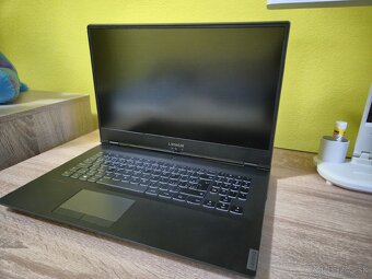 Lenovo Legion Y540 17" - 4