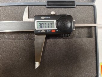Digitálne posuvné meradlo 300mm - 4