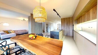 Novozariadený rodinný dom s veľkými spálňami i šatníkom pri  - 4