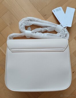 Kabelka Guess kremova - 4