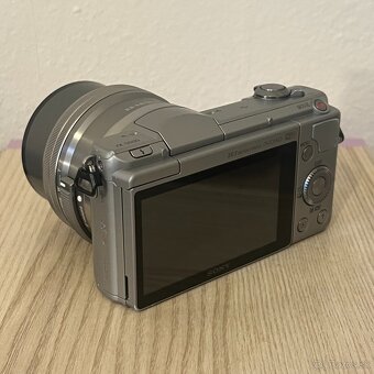 Sony A5000 Stříbrný + objektiv + příslušenství - 4