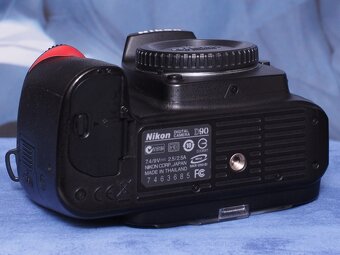 Nikon D90 /18870 snímok/. - 4