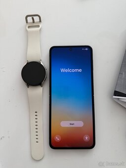 Samsung Galaxy Z flip 5+ Galaxy Watch 6 - 4