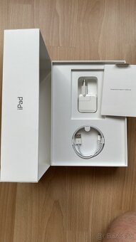 Apple iPad 9.7" 6th Gen. (2018) 128GB WiFi + Cellular - 4