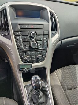 Opel Astra J ST 1,6 benzin (2011) - 4