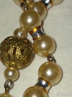 KRÁSNY NÁHRDELNÍK - 4