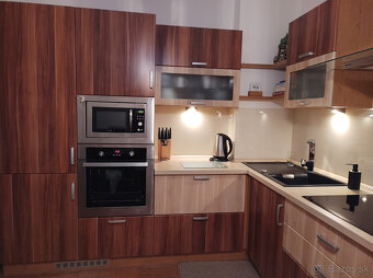 Kuchynská linka so vstavanými spotrebičmi - 4