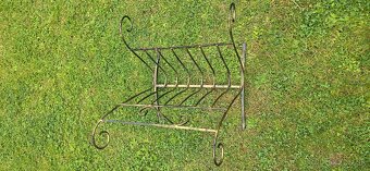 Kovový stojan na noviny - 4