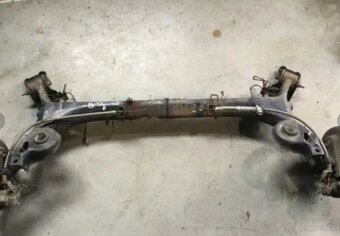 Peugeot 3008 - zadní náprava. Model 2010 - 4