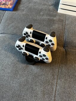 PS4 PRO + 3 DUALSENSE Ovládače + Gratis HRY - 4