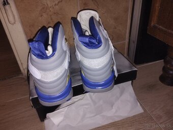 NOVE BOTASKY  AIR JORDAN - 4