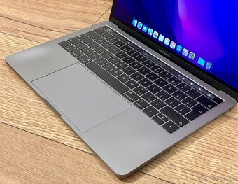 MacBook Pro 13" Retina SK 2018 s Touch Barom Strieborný - 4