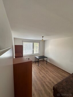 🏡 Priestranný 4-izbový byt v Ružinove ideálny pre študentov - 4