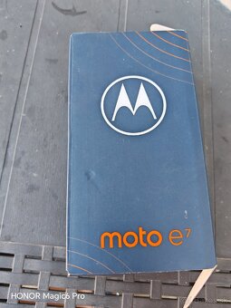 Predám Motorolu moto E7 - 4