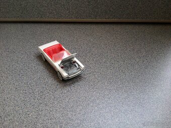 Ford Mustang - 4