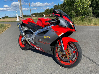 Aprilia RSV 1000 R - 4
