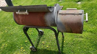 Záhradný gril s udiarnou - 4