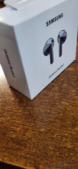 Predám Samsung Galaxy Buds 3 - 4