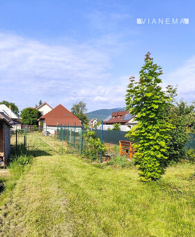 Dvojpodlažný 7 izbový rodinný dom s bazénom - 4