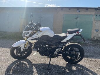Suzuki gsr 750 - 4