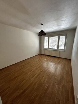 Na predaj veľkometrážny 4-izbový byt s loggiou v Lučenci - 4