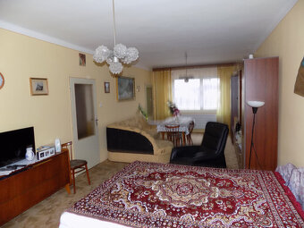 Poschodový dom v Tvrdošovciach v centre obce vhodné aj na - 4