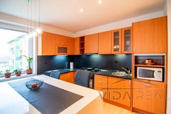 Priestranný 3-izbový byt s dvoma balkónmi v Pezinku, sídlisk - 4