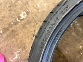 255/30 R19 - 4