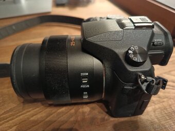 Panasonic Lumix DMC-FZ1000 - 4